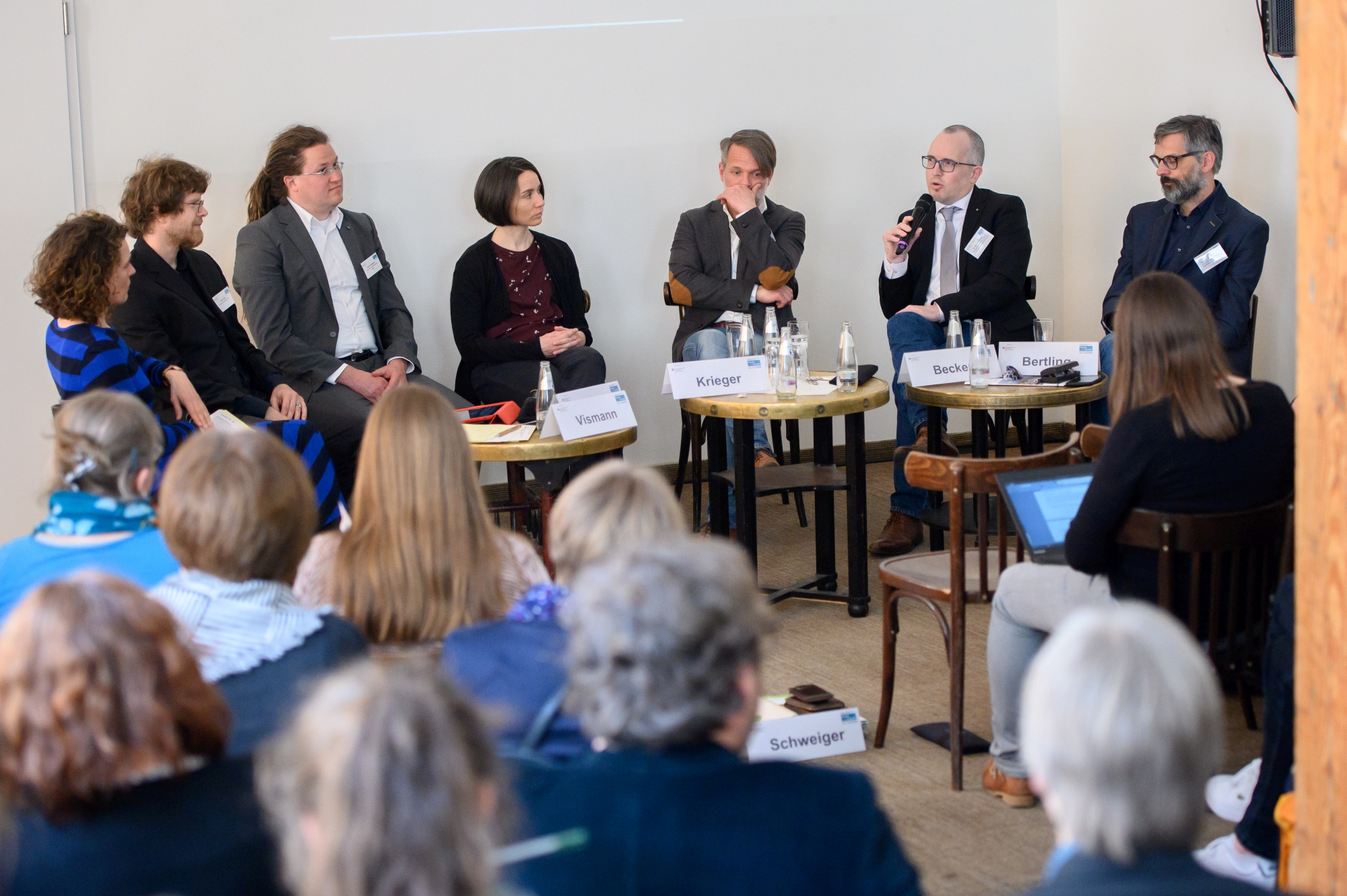 Podiumsdiskussion zum Umgang mit Wissen und Nichtwissen bei Kunststoffen in der Umwelt